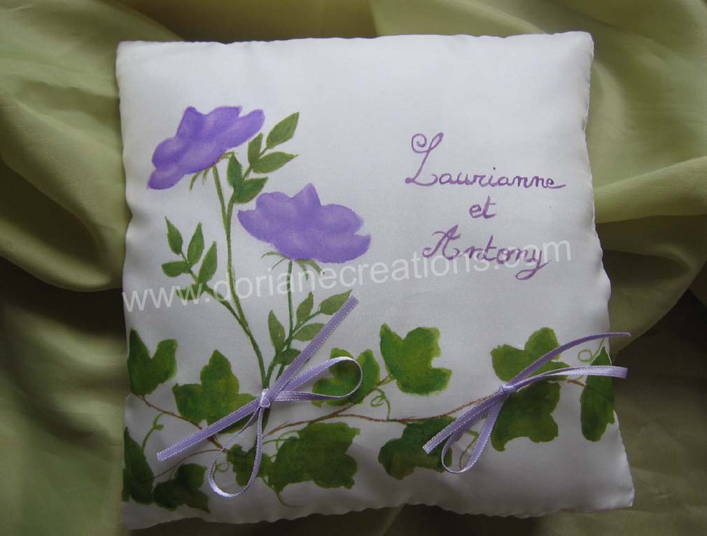 Coussin pour alliances en soie motif roses et lierre