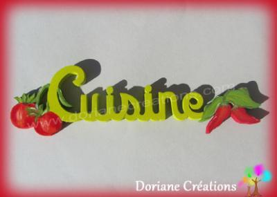 Lettres bois CUISINE avec tomates et piments