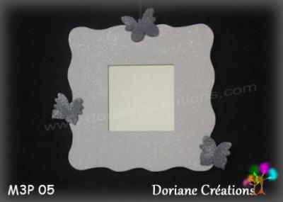 11- Miroir gris clair et 3 papillons gris