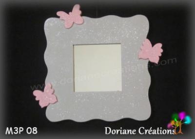 12- Miroir gris clair et 3 papillons rose pastel