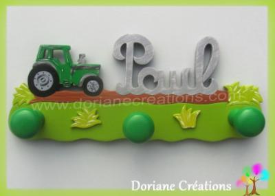 Porte manteau prénom en bois avec tracteur