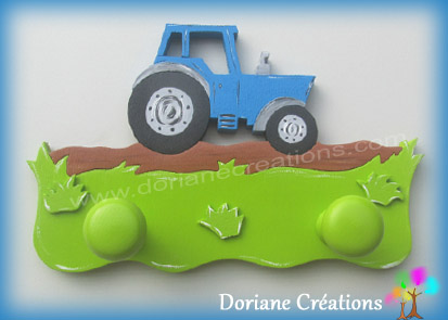 Portemanteau bois avec tracteur bleu