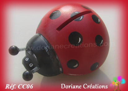 Tirelire bois forme coccinelle 06